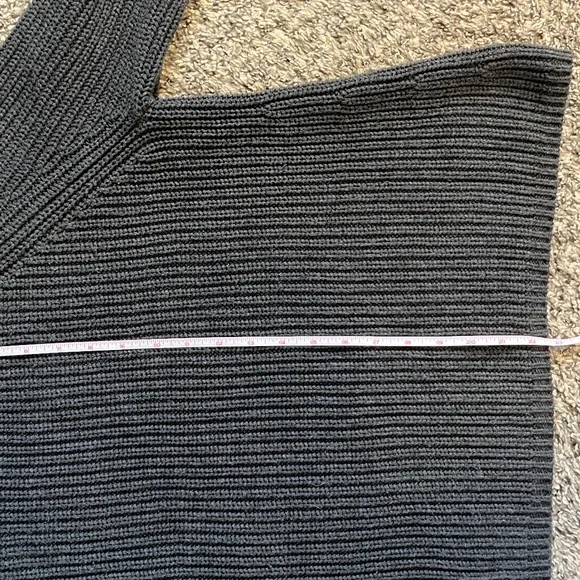 Quince 100% Organic Cotton Fisherman Crew Sweater - Women's Medium - Charcoal - Picture 6 of 8